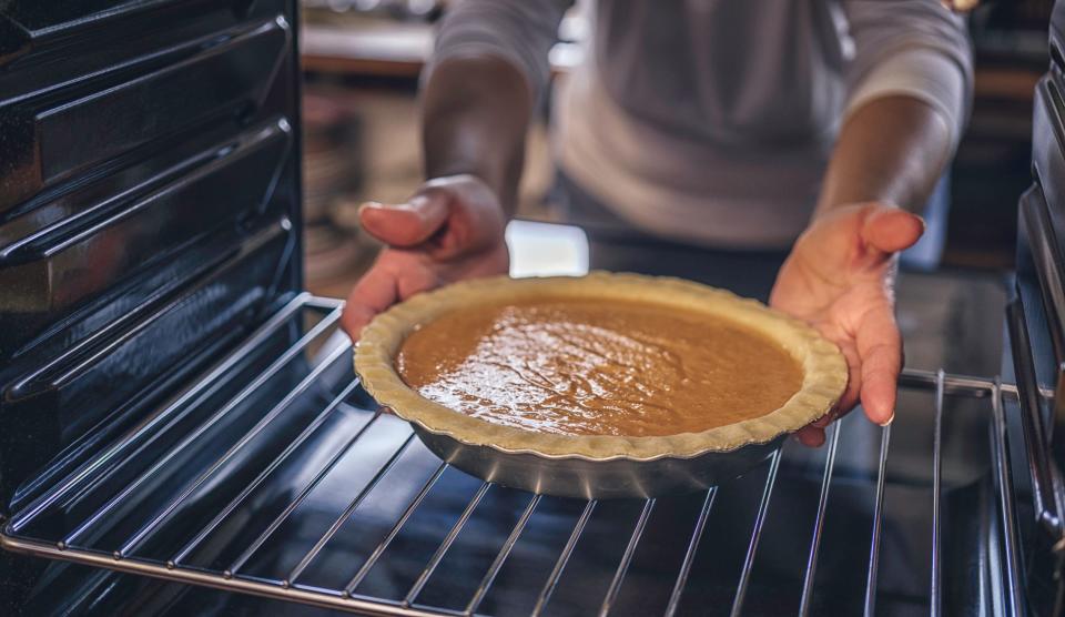 A 9-inch Thanksgiving pie will serve 6 to 8 people.