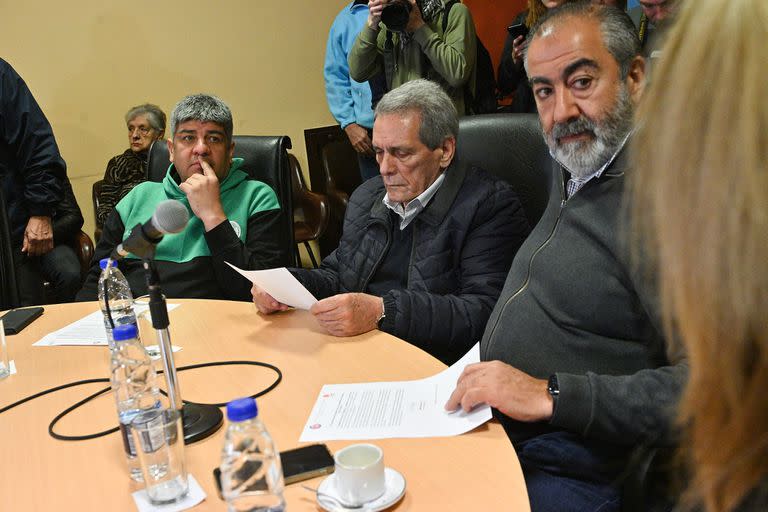 Las conducciones nacionales de la Confederación General del Trabajo (CGT) y de la Central de Trabajadores Argentinos (CTA) se encuentran reunidas para analizar "los pasos a seguir", tras el ataque perpetrado anoche a la vicepresidenta Cristina Fernández de Kirchner, frente a su domicilio, en el barrio porteño de Recoleta