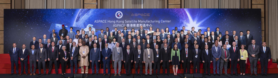 More than 150 representatives from dozens of countries and regions engaged in commercial aerospace endeavors, including inter-governmental organizations, NGOs, business entities, and government agencies attended the opening ceremony, witnessing a new era of the global commercial space industry.