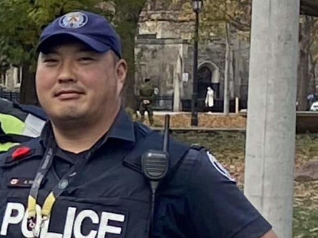 Toronto police officer killed in 'ambush' as shooting rampage ends