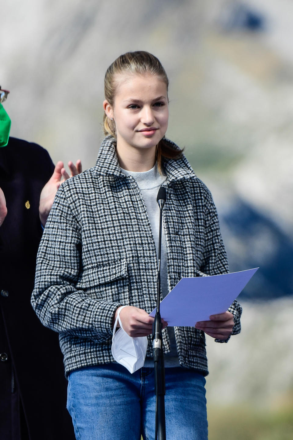 Salvo en discursos oficiales, nunca hemos escuchado hablar a la princesa Leonor. (Photo by Carlos Alvarez/Getty Images)