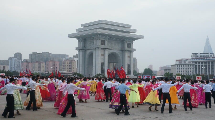 北韓開放國門後，中國物資也開始大量湧入。(Photo by Uri Tours on Flickr used under Creative Commons license)