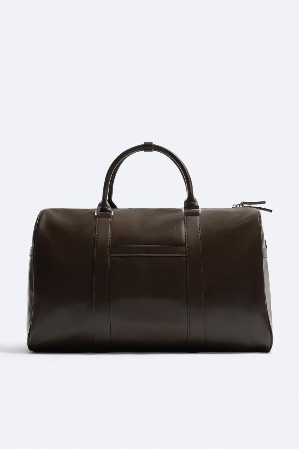 <p><a href="https://go.redirectingat.com?id=74968X1596630&url=https%3A%2F%2Fwww.zara.com%2Fus%2Fen%2Fsoft-duffle-bag-p13103320.html&sref=https%3A%2F%2Fwww.elledecor.com%2Fshopping%2Fhome-accessories%2Fg60859284%2Fbest-weekender-bags%2F" rel="nofollow noopener" target="_blank" data-ylk="slk:Shop Now;elm:context_link;itc:0;sec:content-canvas" class="link ">Shop Now</a></p><p>Travel Duffel Bag</p><p>zara.com</p><p>$89.90</p>