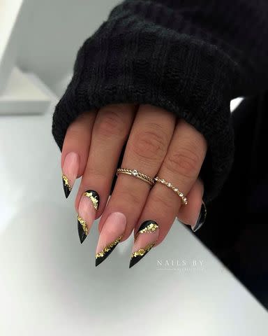 <p>Instagram &#64;minea.nails</p>