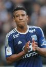 <p>Der FC Bayern scheint nach dem Karriereende von Xabi Alonso einen neuen Spieler für die Mittelfeldzentrale gefunden zu haben: Laut “beIN Sports” ist Lyons Corentin Tolisso ein Kandidat an der Isar. Demnach hat der Rekordmeister bereits Kontakt zu Olympique Lyon aufgenommen, um über einen Transfer des 22-Jährigen Mittelfeldspielers zu verhandeln. (Bild: AP)</p>