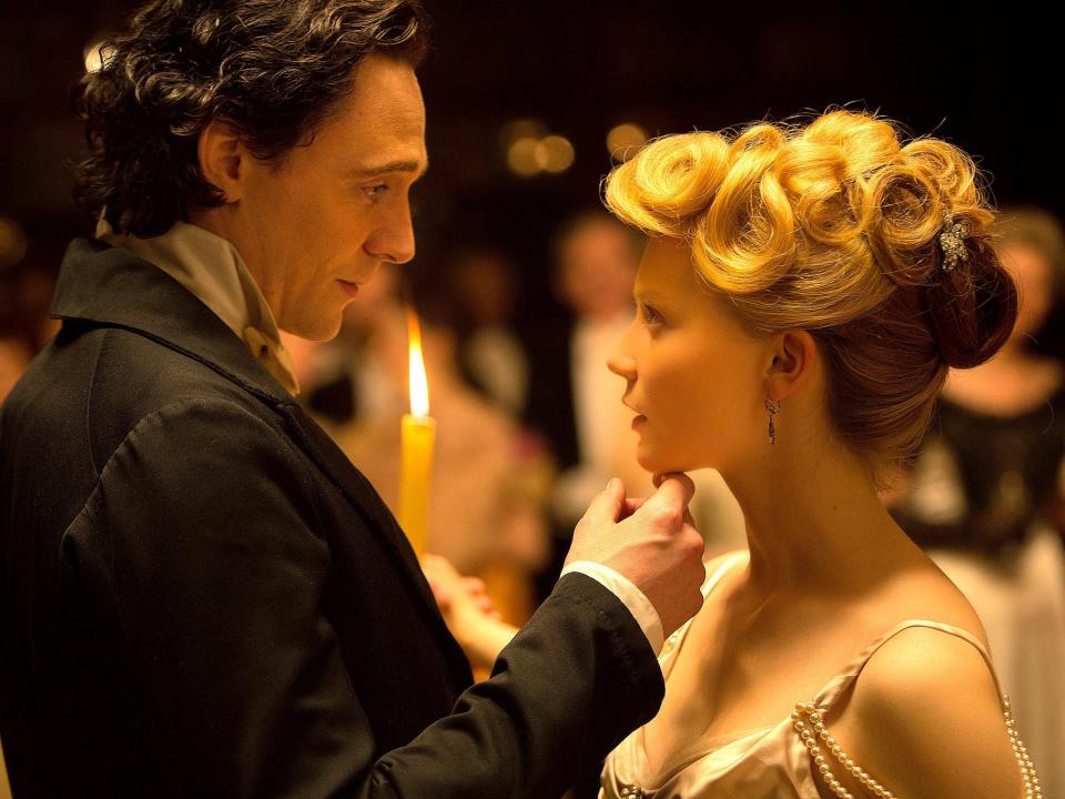 crimson peak tom hiddleston mia wasikowska