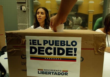 A man casts his vote during an unofficial plebiscite against Venezuela President Nicolas Maduro's government, in San Jose, Costa Rica July 16,2017. REUTERS/Juan Carlos Ulate