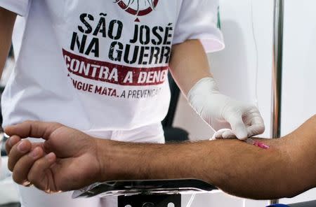 A nurse takes a blood sample to test for dengue fever, in a medical tent in Sao Jose dos Campos, Brazil May 7, 2015. REUTERS/Roosevelt Cassio