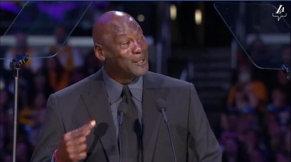 喬丹還自嘲流淚致詞的畫面會被做成「哏圖」。（翻攝自Los Angeles Lakers臉書）