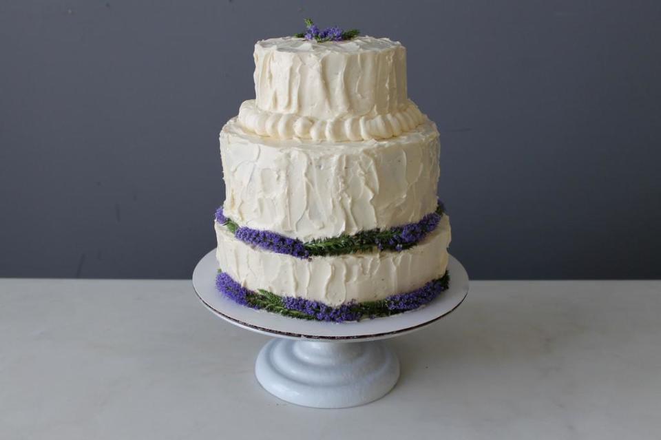 How to Make a Wedding Cake