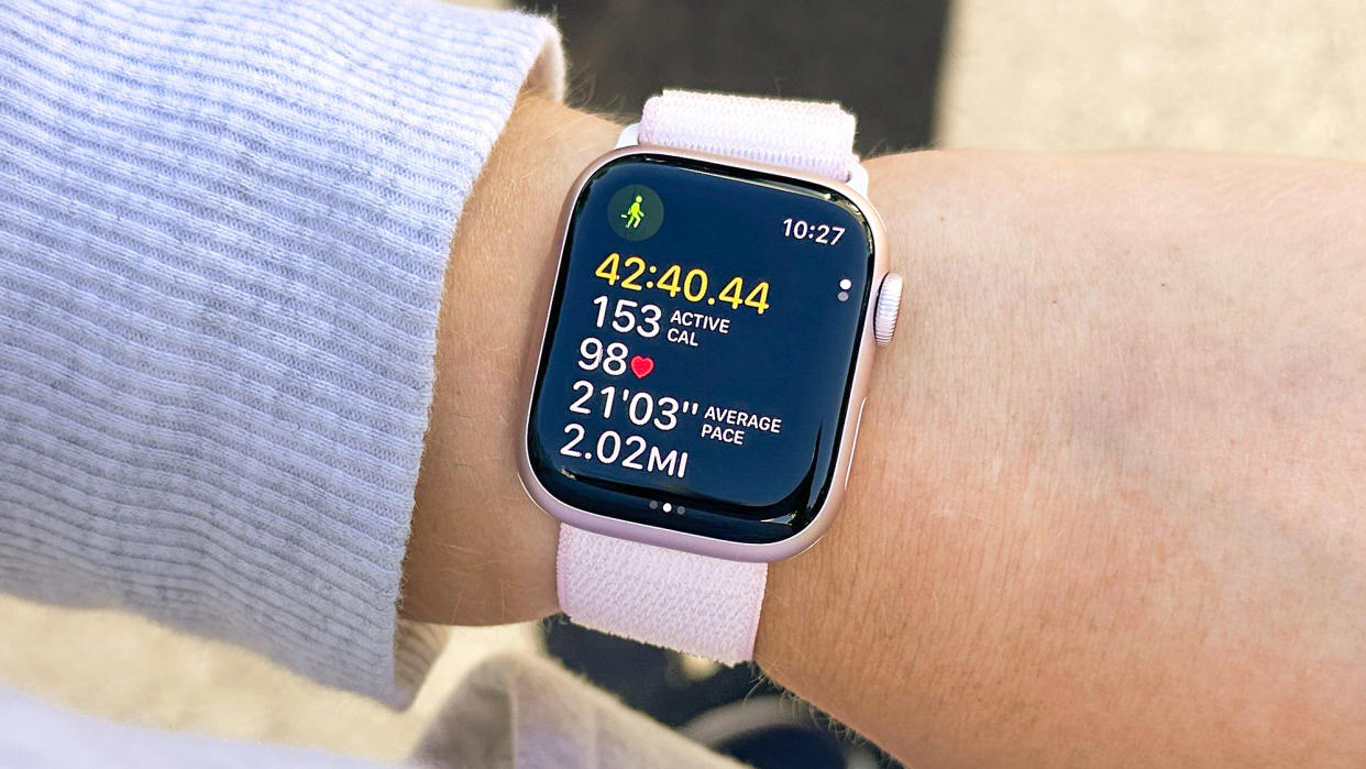  Apple Watch Series 9 on a user's wrist. 