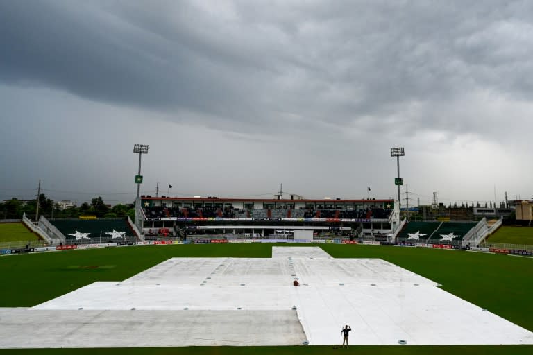 Dark clouds loom over Rawalpindi Cricket Stadium (Aamir QURESHI)