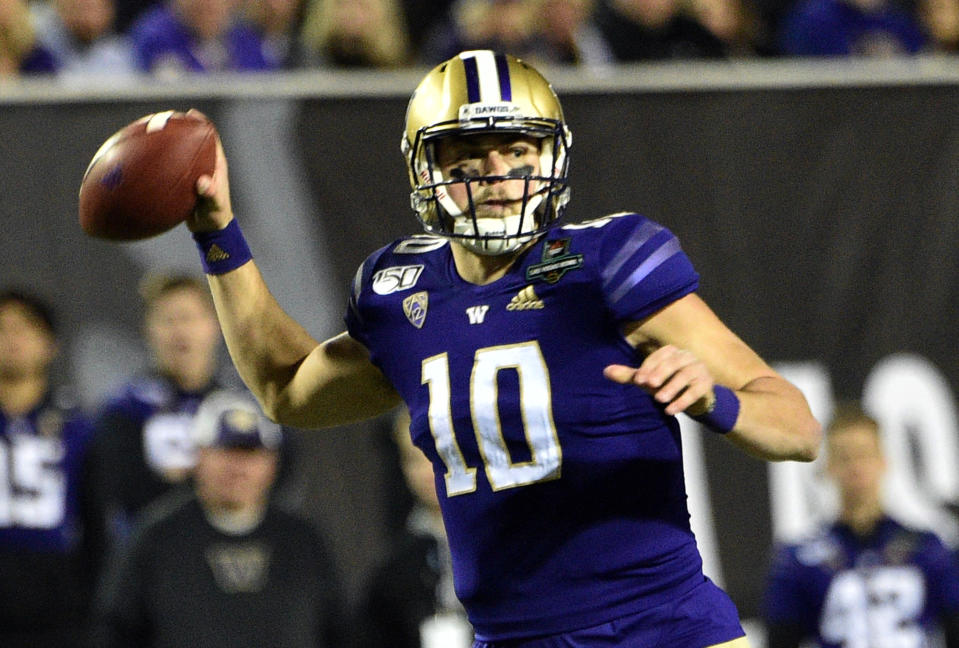 LAS VEGAS, NEVADA - DECEMBER 21: Quarterback Jacob Eason #10 of the Washington Huskies looks to pass against the Boise State Broncos during the Mitsubishi Motors Las Vegas Bowl at Sam Boyd Stadium on December 21, 2019 in Las Vegas, Nevada.  (Photo by David Becker/Getty Images)