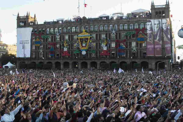 AMLO BASTON DE MANDO (3) mitin