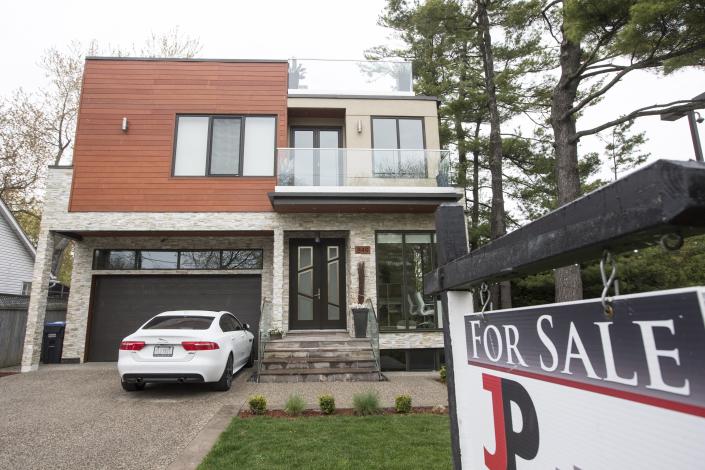 MISSISSAUGA, ON - MAY 16  -  Home for sale at 849 Aviation Rd., Mississauga (Lakeshore Rd. and Cawthra Rd. area). Priced at $2,399,000. For future real estate stories.        (Bernard Weil/Toronto Star via Getty Images)