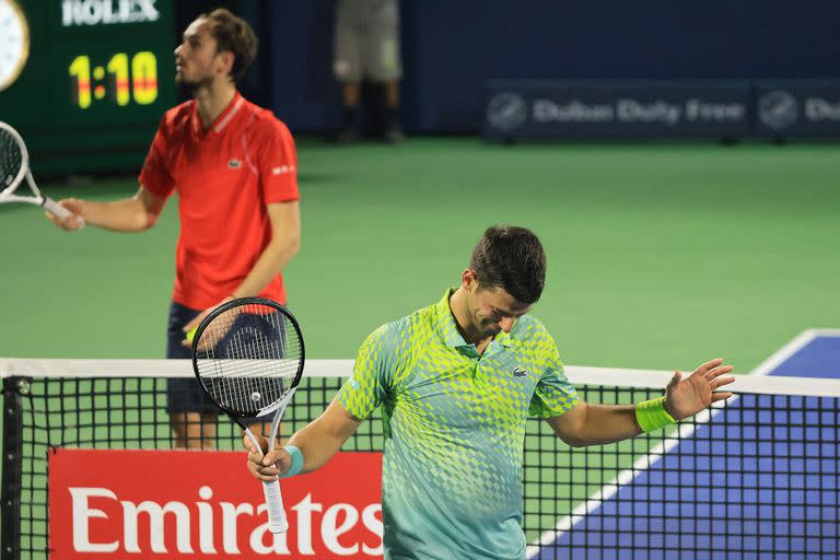 El talento de Novak Djokovic permitió que se diera el mejor punto del ATP 500 de Dubái, en el que el ruso venció al serbio y definirá con su compatriota Andrey Rublev.