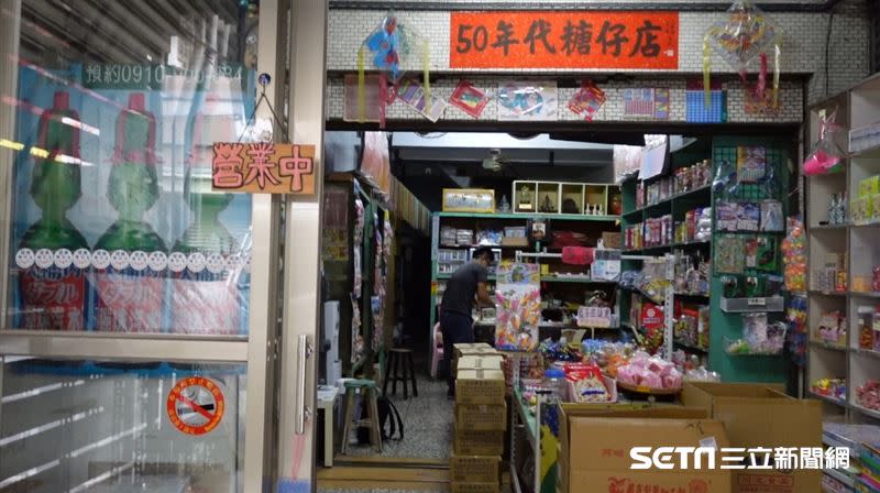 「建興糖仔店」在彰化鹿港小鎮已有一甲子的歷史。（圖／記者張雅筑攝）