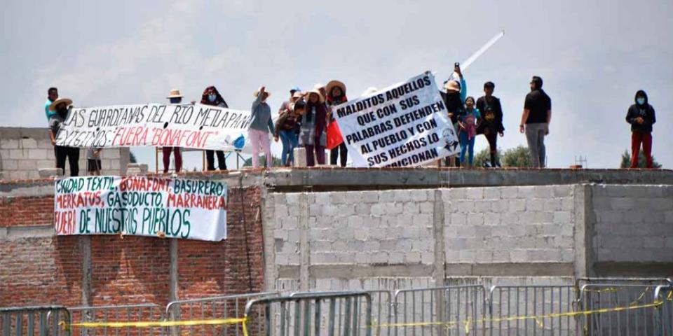 Luisa y María aseguran que el socavón dejó sin sustento a más de 35 familias