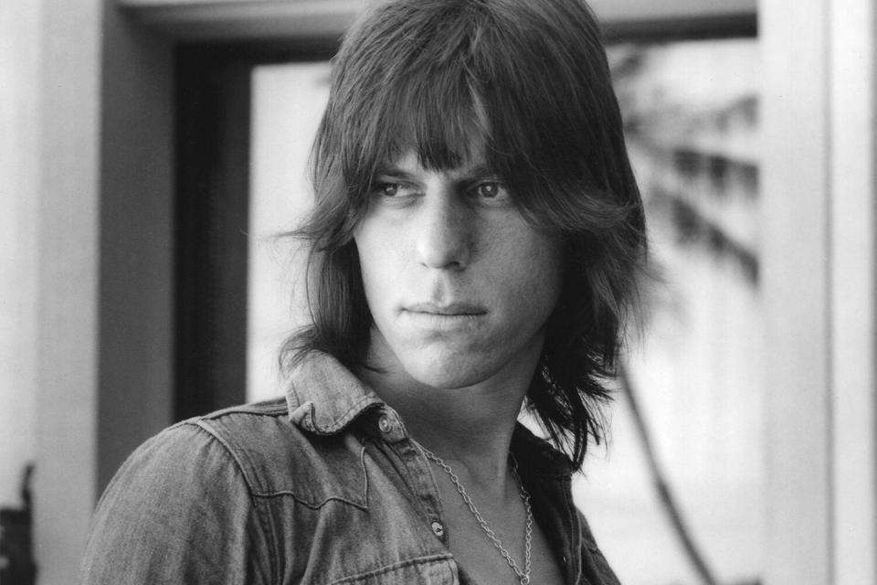 Portrait of English guitarist Jeff Beck, United States, circa 1972. (Photo by Robert Knight Archive/Redferns)