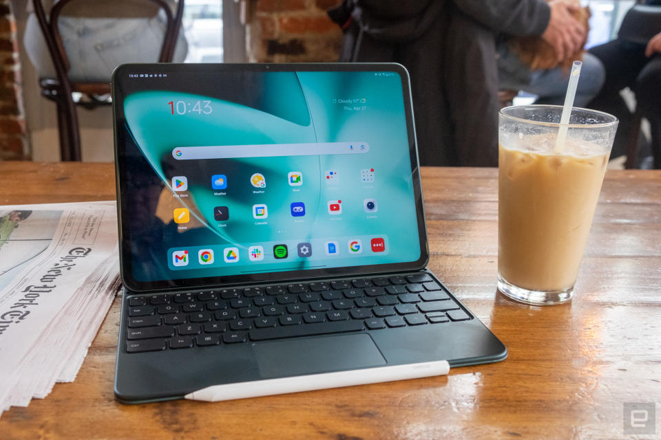 <p>Photos of the OnePlus Pad tablet and its keyboard folio and Stylo pen accessories.</p>
