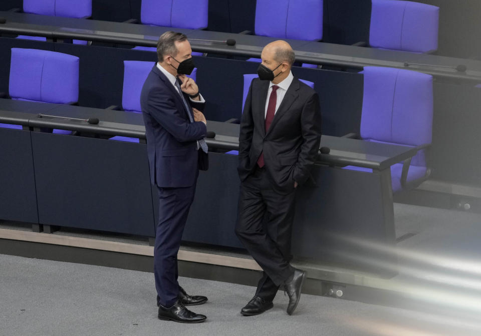 Social democratic candidate for chancellor Olaf School, right, talks to FDP general secretary Volker Wissing during the first plenary session of the German parliament Bundestag after the elections, Berlin, Tuesday, Oct. 26, 2021. (Photo/Markus Schreiber)