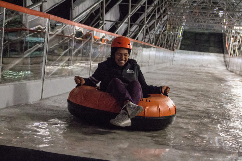 FOTOS | La nueva y austera pista de hielo de CDMX