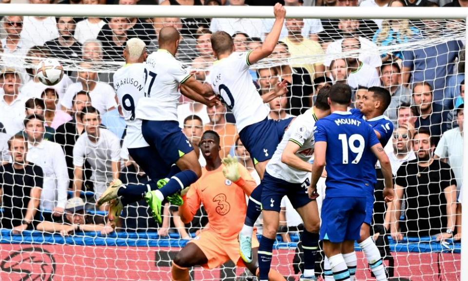 Harry Kane heads in Tottenham’s last-gasp equaliser