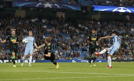 Britain Soccer Football - Manchester City v Borussia Monchengladbach - UEFA Champions League Group Stage - Group C - Etihad Stadium, Manchester, England - 14/9/16 Manchester City's Sergio Aguero shoots at goal Action Images via Reuters / Carl Recine Livepic