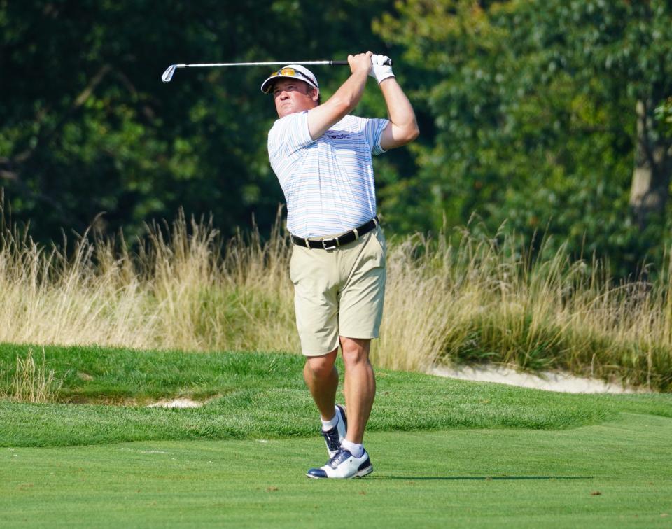 Andrew Svoboda watches his approach to the 18th green at Hudson National sail into the back, left rough. He got up and down for par, clinching the 106th Met Open Championship on Aug. 26, 2021.