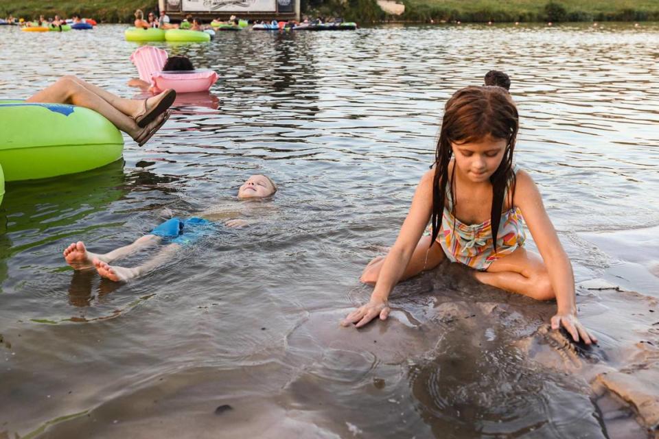 Siblings Audie, 6, and Zoe Boynton, 9, play in the water to stay cool in the heatwave during the Rockin’ The River Live on the Trinity Concert event at the Panther Island Pavilion in Fort Worth on Thursday, July 13, 2023. Chris Torres/ctorres@star-telegram.com