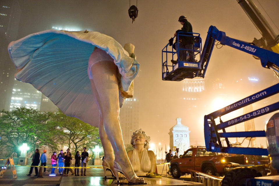 Marilyn Monroe Sculpture Leaving Chicago