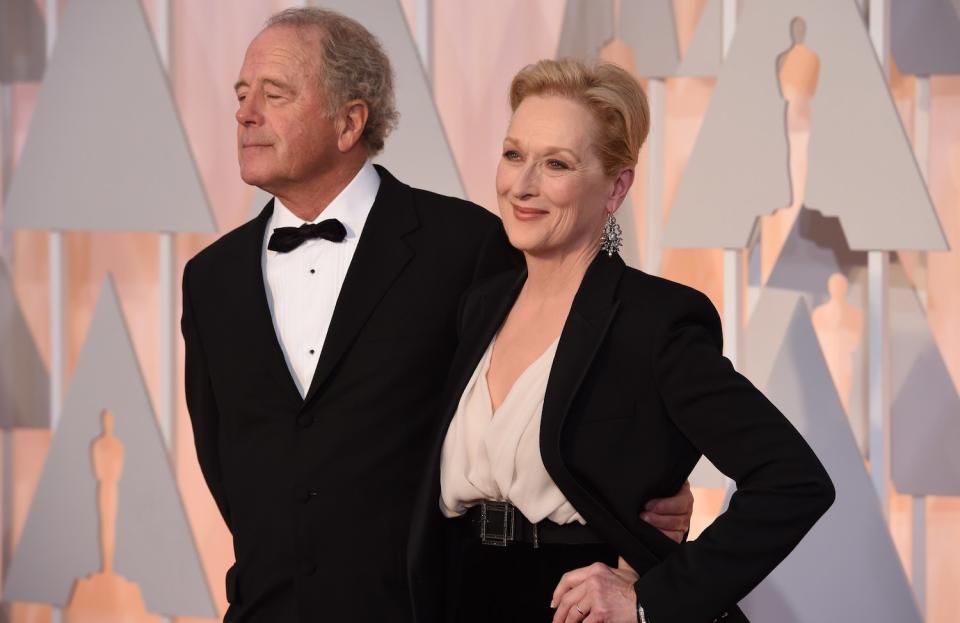 <p>1978 hatte Meryl Streep einen schweren Schicksalsschlag zu verkraften: Ihr Verlobter, der Schauspieler John Cazale, starb an Lungenkrebs. In dieser schweren Zeit stand ihr der Bildhauer Don Gummer zur Seite. Die beiden heirateten noch im selben Jahr – in ihrer nun schon fast 40 Jahre andauernden Beziehung entstanden vier Kinder. (Bild: Getty Images) </p>