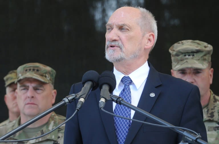 Polish Defence Minister Antoni Macierewicz says he wants to stamp out all traces of the communist era by blocking promotions of servicemen who joined before the fall of the Iron Curtain in 1989