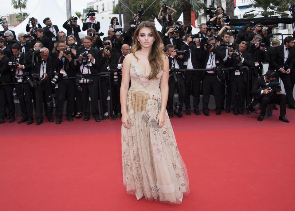 <p>Auch Thylane Blondeau hatte sich nämlich am Abend der „Loveless“-Premiere in Cannes für das cremefarbene Dior-Dress entschieden – genau wie Svetlana Ustinova. Aber das Kleidermalheur hatte auch etwas Gutes: Immerhin waren die beiden Style-Zwillinge eines der Tuschelthemen des Abends. (Bild: AP Photo) </p>