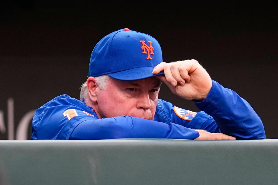 Mets manager Buck Showalter tips his hat as he is honored on the big screen prior to the game against the Orioles.