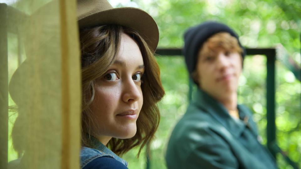 Olivia Cooke as Rachel Kushner in 