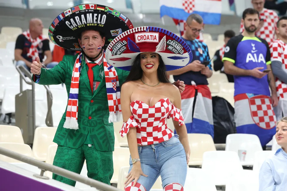 Aficionados de Croacia y México en el previo del partido entre Argentina y Croacia de Qatere 2022 (Foto: Goran Stanzl/Pixsell/MB Media/Getty Images)