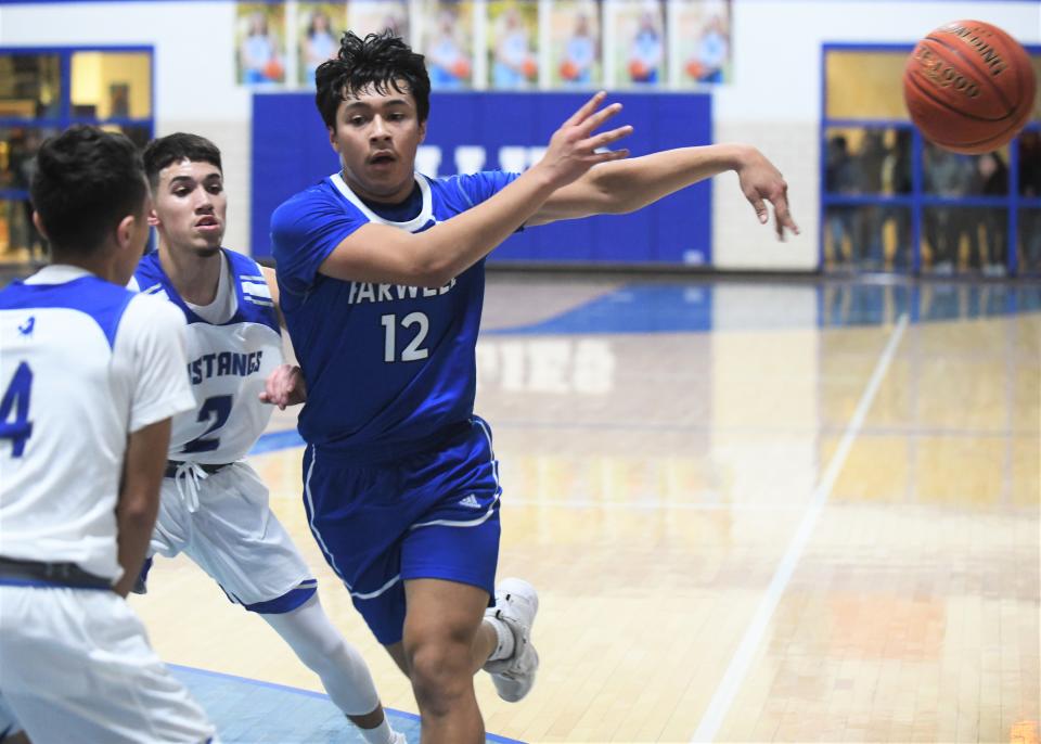 Farwell's Leo Nunez makes a pass against Olton on Tuesday, Jan. 27, 2022, at Memorial Gymnasium in Olton.