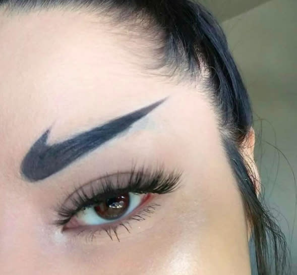 Le a Nike la nueva moda de las cejas con su logo?