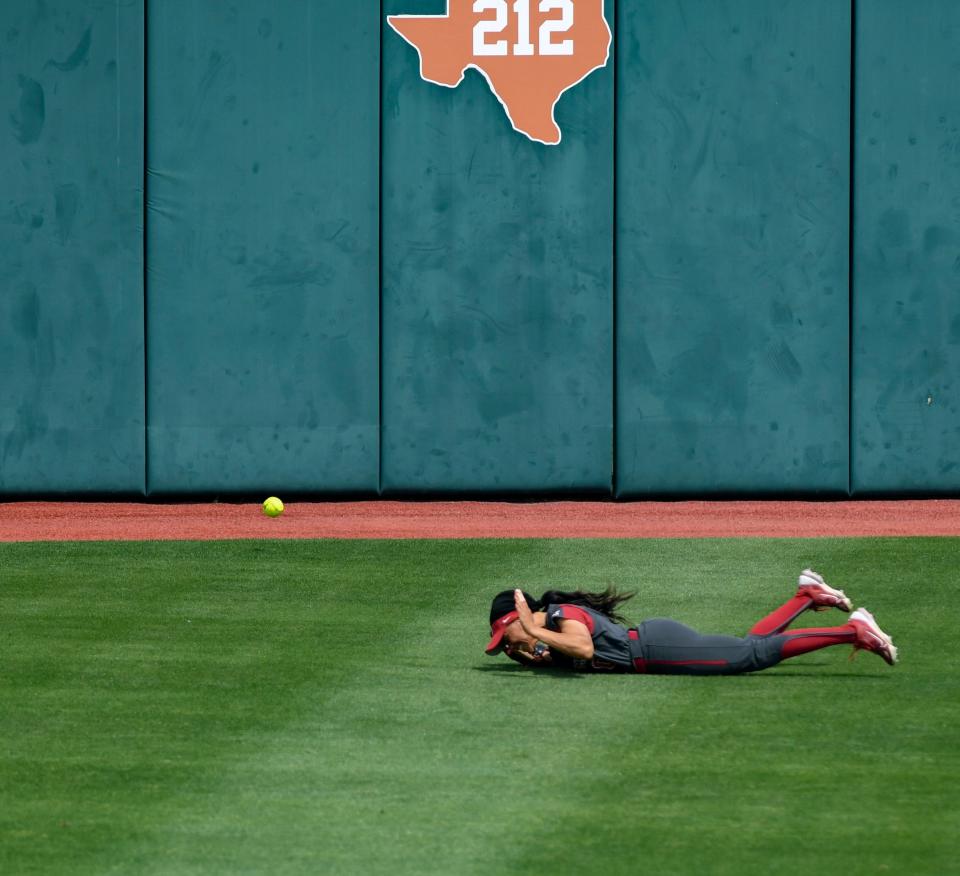 OU outfielder Rylie Boone (0) reacts to a missed catch off the bat of Texas’ Bella Dayton on Sunday at McCombs Field in Austin. The Longhorns won 2-1.