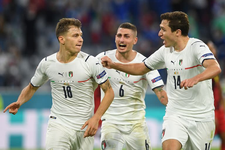 Nicolo Barella festeja su gol durante el partido de Eurocopa que disputan Italia y Bélgica