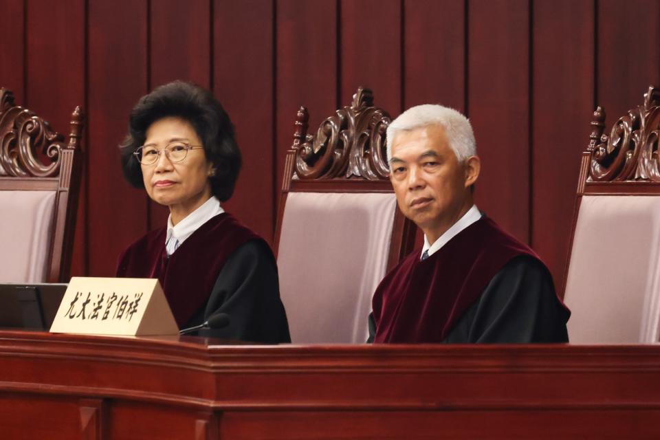 大法官朱富美（左）、尤伯祥出席憲法法庭。陳品佑攝