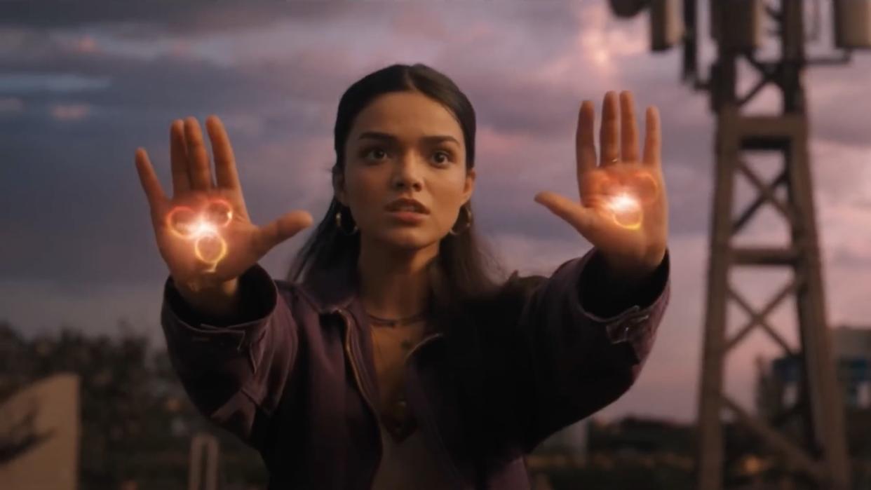  Rachel Zegler holding out hands with magic on them in Shazam! Fury of the Gods. 