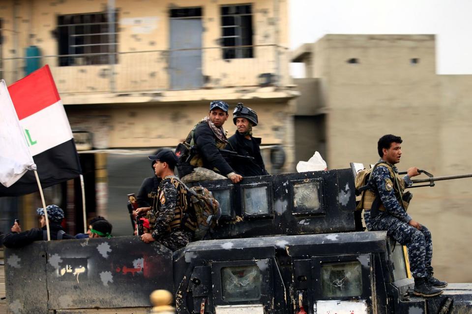 <p>Die Antiterroreinheit CTS während eines Gefechts zwischen irakischen Soldaten und IS-Kämpfern.(Bild: Thaier Al-Sudani/Reuters) </p>