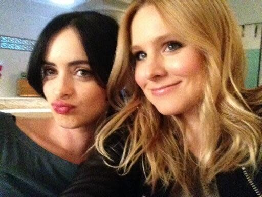 Double selfie trouble on the set with #krystenritter #veronicamarsmovie @veronicamars