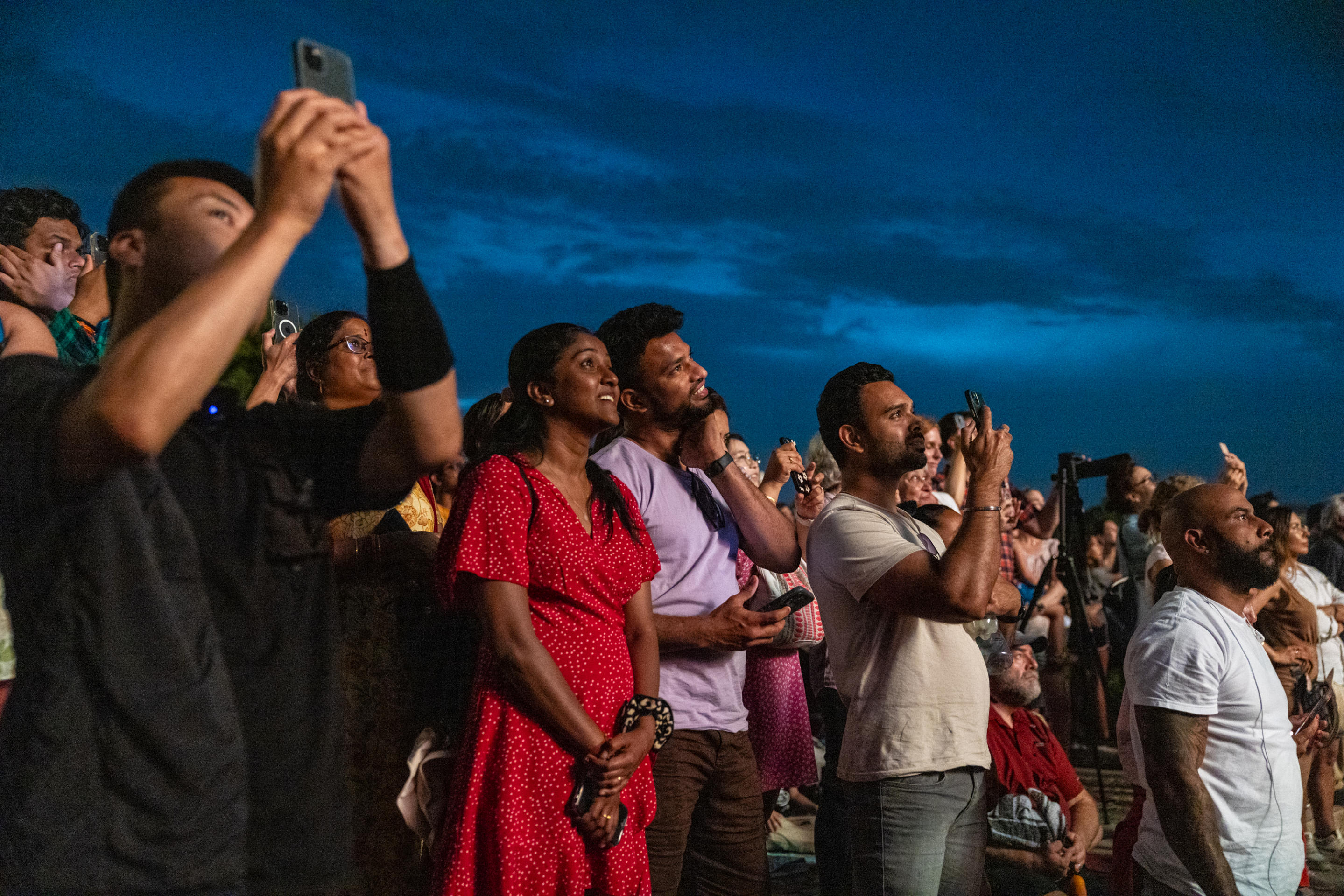 People at the Lincoln Memorial looking up toward the sky to watch the annual fireworks display.