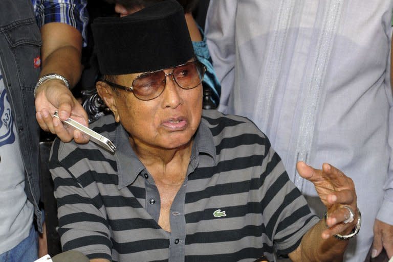 The self-proclaimed Sultan of Sulu, Jamalul Kiram speaks to the press in Manila on March 4, 2013