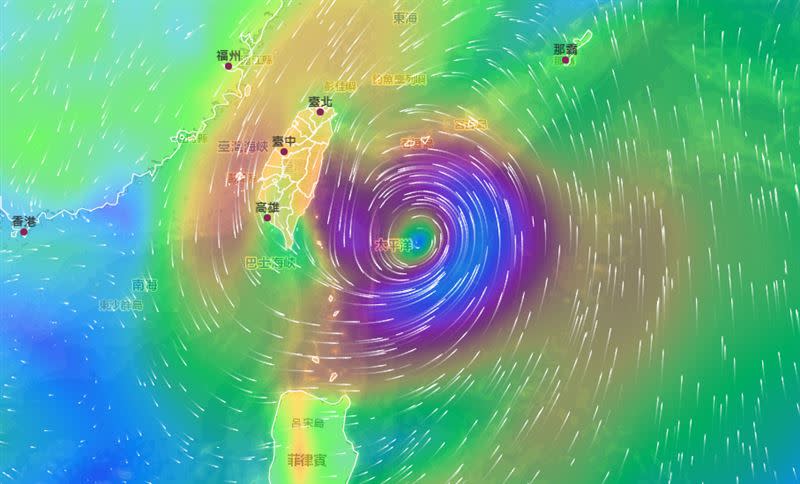 小犬颱風逼近台灣，目前陸上警戒範圍共計16縣市。（圖／翻攝自中央氣象署）