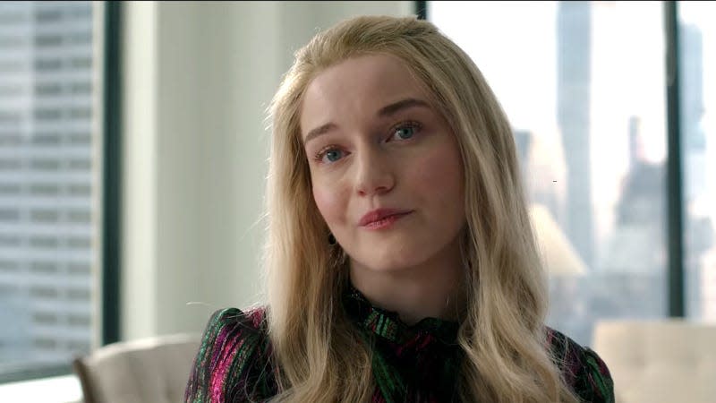 Julia Garner in Inventing Anna.