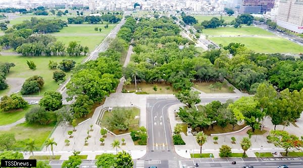 臺南東區平實營區土地方正，內有百米景觀公園及規劃交通轉運設施，深具發展潛力。（記者李嘉祥翻攝）